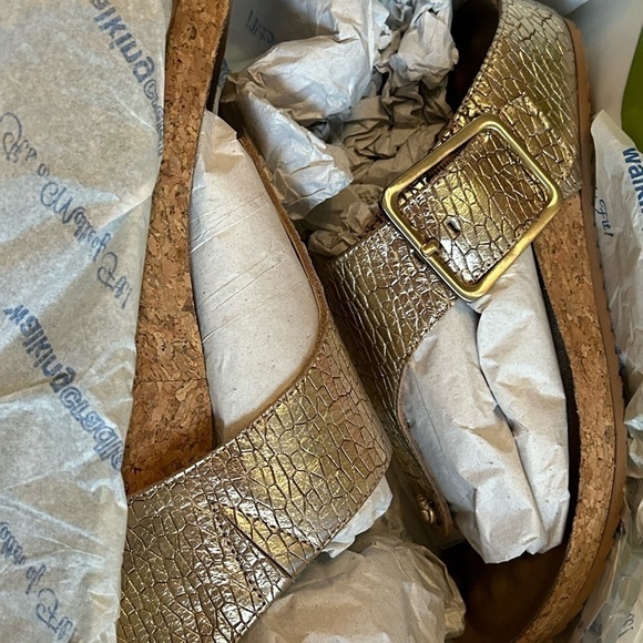 Walking Cradle Phoebe Sandal: Gold Metallic Crackle Leather/Cork Bottom - Picture 11 of 13